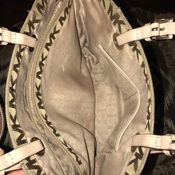 Micheal kors purse - Picture 3 of 5